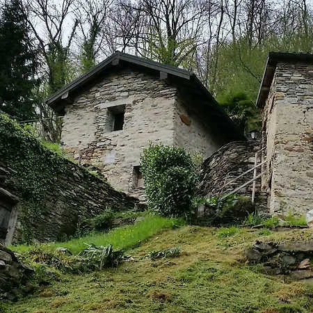 Casa Accogliente Valle Cannobina 度假居 *